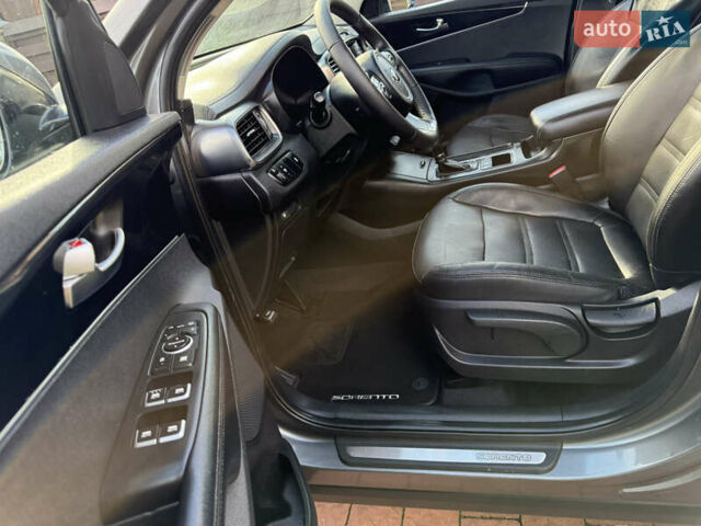 Серый Киа Соренто, объемом двигателя 2.2 л и пробегом 192 тыс. км за 18200 $, фото 48 на Automoto.ua