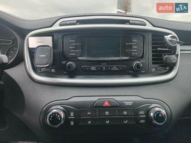 Серый Киа Соренто, объемом двигателя 3.3 л и пробегом 198 тыс. км за 16990 $, фото 16 на Automoto.ua