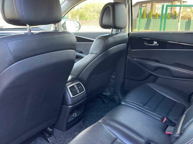 Серый Киа Соренто, объемом двигателя 2.4 л и пробегом 129 тыс. км за 14500 $, фото 17 на Automoto.ua