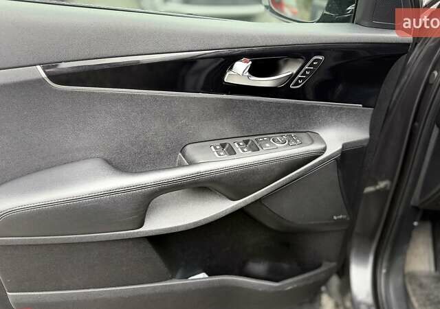 Киа Соренто 2015 в Хмельницком на Automoto.ua Серый Киа Соренто, объемом двигателя 2.2 л и пробегом 180 тыс. км за 22000 $, фото 16 на Automoto.ua