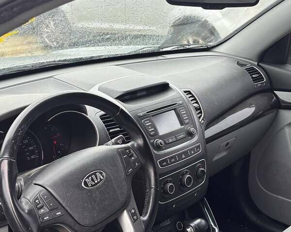Серый Киа Соренто, объемом двигателя 2.4 л и пробегом 167 тыс. км за 7499 $, фото 6 на Automoto.ua