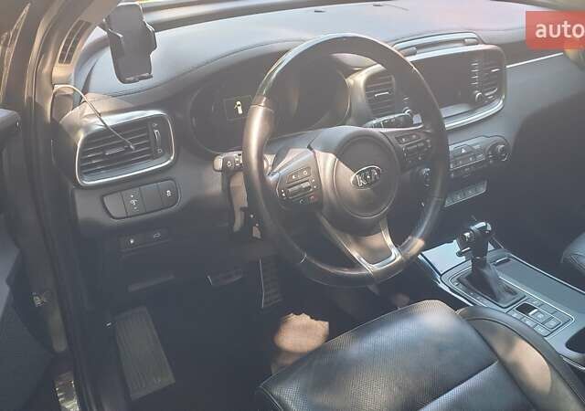 Серый Киа Соренто, объемом двигателя 2.2 л и пробегом 202 тыс. км за 24500 $, фото 5 на Automoto.ua