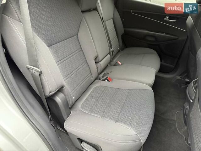 Серый Киа Соренто, объемом двигателя 2.2 л и пробегом 243 тыс. км за 19500 $, фото 24 на Automoto.ua