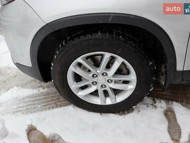 Серый Киа Соренто, объемом двигателя 2.4 л и пробегом 77 тыс. км за 12900 $, фото 10 на Automoto.ua