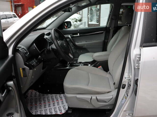 Серый Киа Соренто, объемом двигателя 2.4 л и пробегом 77 тыс. км за 12900 $, фото 14 на Automoto.ua