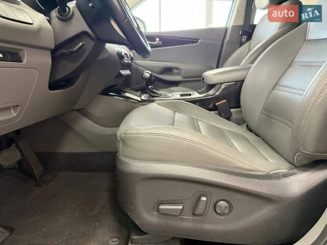 Серый Киа Соренто, объемом двигателя 2 л и пробегом 168 тыс. км за 14990 $, фото 17 на Automoto.ua