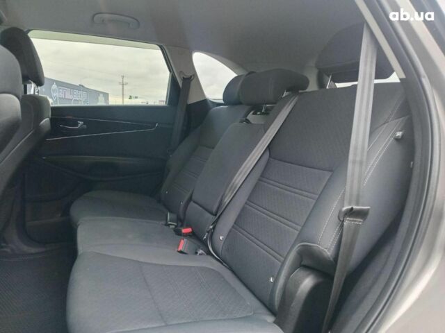 Сірий Кіа Соренто, об'ємом двигуна 3.3 л та пробігом 198 тис. км за 16990 $, фото 20 на Automoto.ua