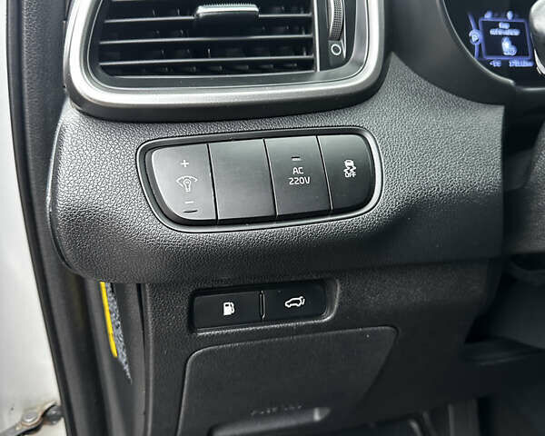 Сірий Кіа Соренто, об'ємом двигуна 2 л та пробігом 178 тис. км за 20500 $, фото 25 на Automoto.ua