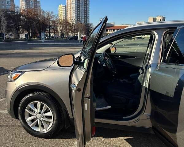 Серый Киа Соренто, объемом двигателя 2.36 л и пробегом 103 тыс. км за 15500 $, фото 3 на Automoto.ua