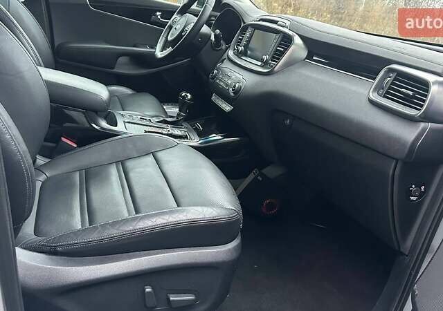 Сірий Кіа Соренто, об'ємом двигуна 2.2 л та пробігом 180 тис. км за 18500 $, фото 17 на Automoto.ua