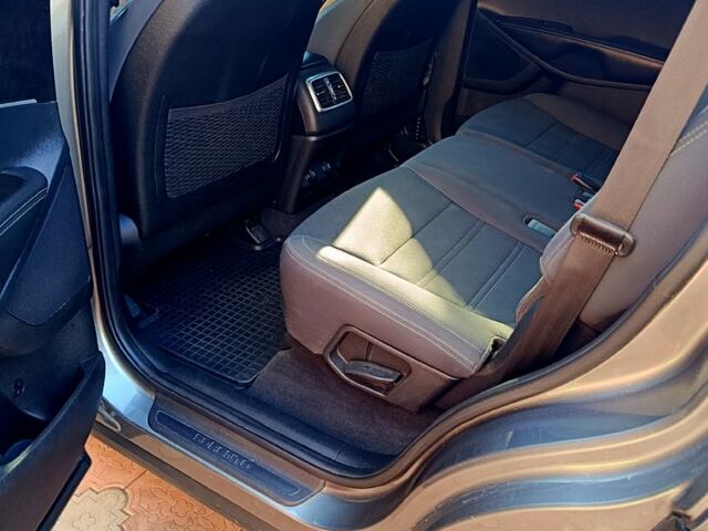 Серый Киа Соренто, объемом двигателя 2.4 л и пробегом 135 тыс. км за 14000 $, фото 10 на Automoto.ua