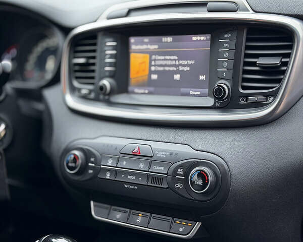 Сірий Кіа Соренто, об'ємом двигуна 2 л та пробігом 238 тис. км за 17550 $, фото 39 на Automoto.ua