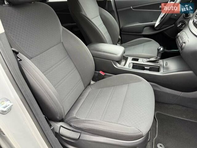 Серый Киа Соренто, объемом двигателя 2.2 л и пробегом 243 тыс. км за 19500 $, фото 22 на Automoto.ua