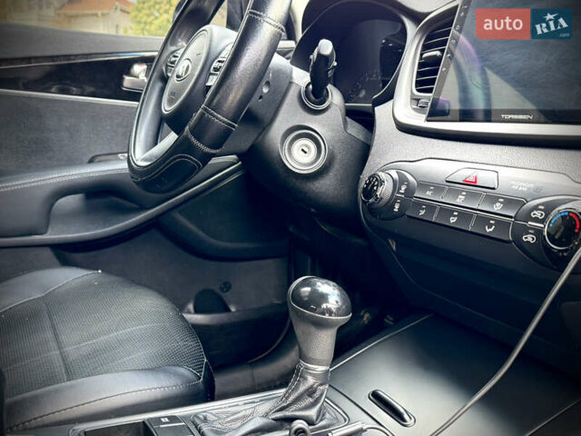 Серый Киа Соренто, объемом двигателя 2.36 л и пробегом 208 тыс. км за 14500 $, фото 11 на Automoto.ua