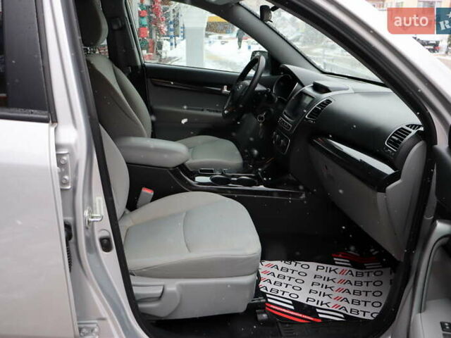 Серый Киа Соренто, объемом двигателя 2.4 л и пробегом 77 тыс. км за 12900 $, фото 43 на Automoto.ua