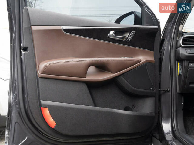 Серый Киа Соренто, объемом двигателя 2 л и пробегом 133 тыс. км за 20700 $, фото 28 на Automoto.ua