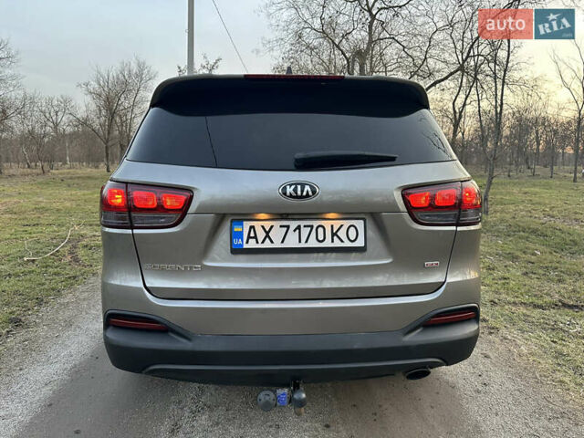 Серый Киа Соренто, объемом двигателя 2.36 л и пробегом 150 тыс. км за 13300 $, фото 5 на Automoto.ua