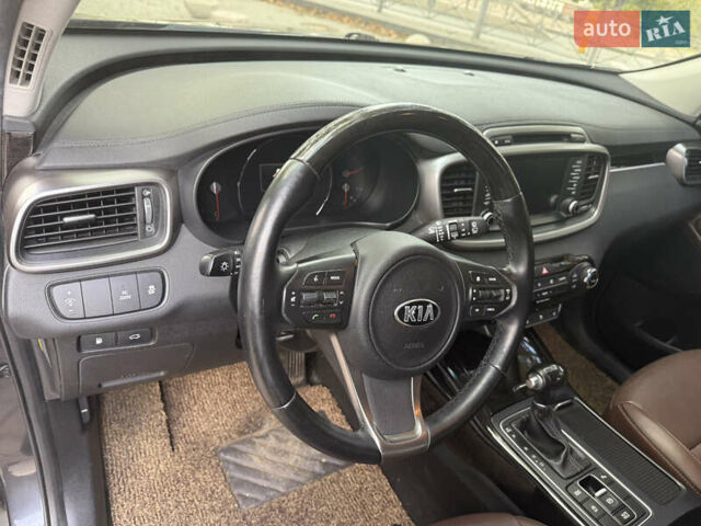 Киа Соренто 2015 в Одессе на Automoto.ua Серый Киа Соренто, объемом двигателя 2 л и пробегом 210 тыс. км за 19500 $, фото 10 на Automoto.ua