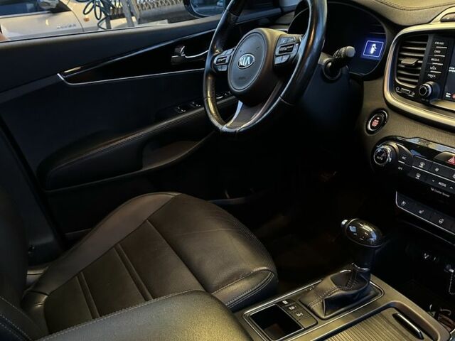 Серый Киа Соренто, объемом двигателя 2.2 л и пробегом 72 тыс. км за 25000 $, фото 6 на Automoto.ua