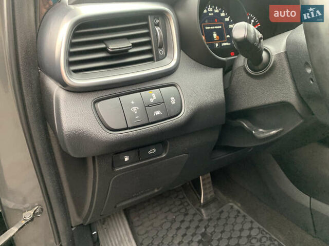 Серый Киа Соренто, объемом двигателя 2.2 л и пробегом 179 тыс. км за 21700 $, фото 32 на Automoto.ua