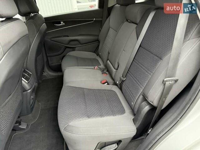 Серый Киа Соренто, объемом двигателя 2.2 л и пробегом 243 тыс. км за 19500 $, фото 31 на Automoto.ua