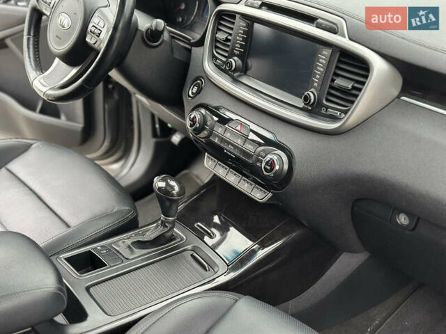 Сірий Кіа Соренто, об'ємом двигуна 2.2 л та пробігом 180 тис. км за 18500 $, фото 60 на Automoto.ua