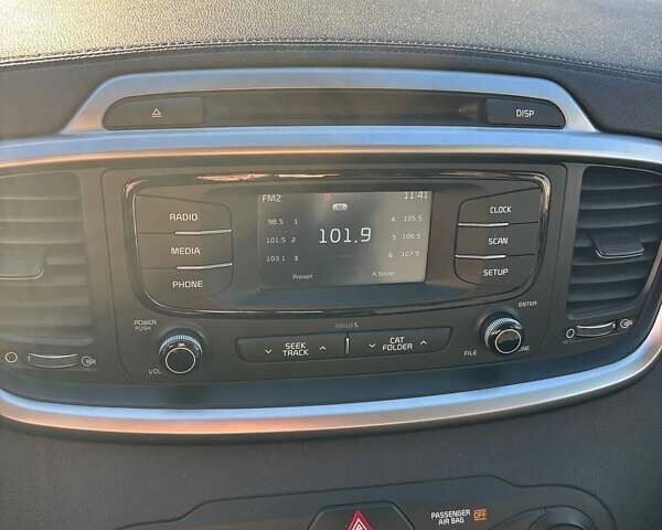 Серый Киа Соренто, объемом двигателя 2.36 л и пробегом 103 тыс. км за 15500 $, фото 9 на Automoto.ua