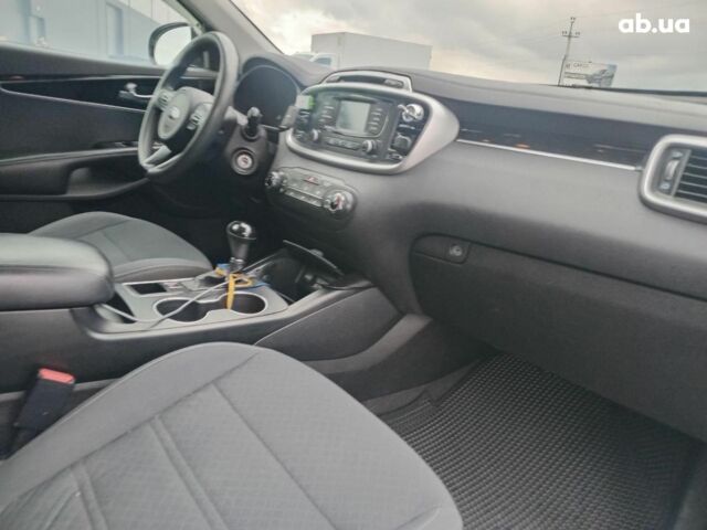 Сірий Кіа Соренто, об'ємом двигуна 3.3 л та пробігом 198 тис. км за 16990 $, фото 27 на Automoto.ua