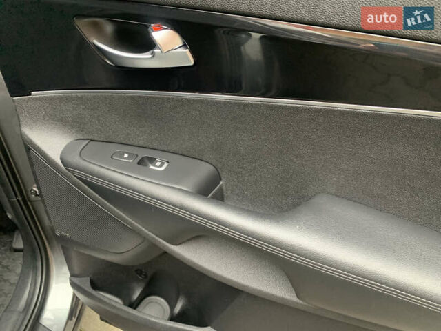 Серый Киа Соренто, объемом двигателя 2.2 л и пробегом 179 тыс. км за 21700 $, фото 53 на Automoto.ua