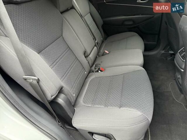 Серый Киа Соренто, объемом двигателя 2.2 л и пробегом 243 тыс. км за 19500 $, фото 23 на Automoto.ua