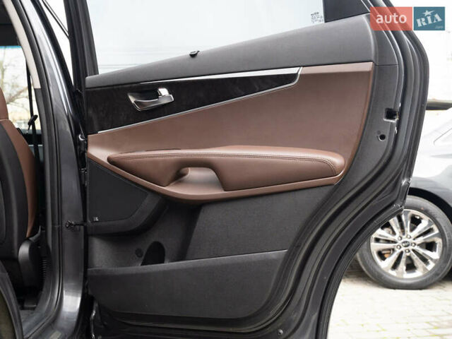 Серый Киа Соренто, объемом двигателя 2 л и пробегом 133 тыс. км за 20700 $, фото 26 на Automoto.ua