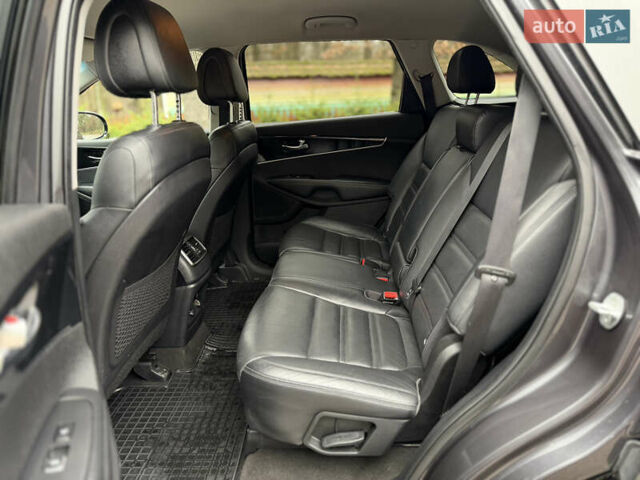 Сірий Кіа Соренто, об'ємом двигуна 2 л та пробігом 238 тис. км за 17550 $, фото 48 на Automoto.ua