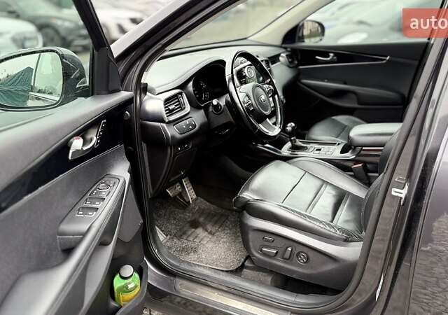 Киа Соренто 2015 в Хмельницком на Automoto.ua Серый Киа Соренто, объемом двигателя 2.2 л и пробегом 180 тыс. км за 22000 $, фото 5 на Automoto.ua