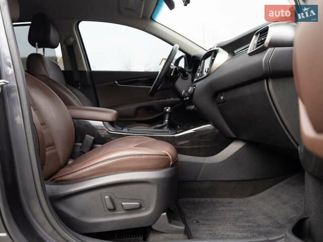 Серый Киа Соренто, объемом двигателя 2 л и пробегом 133 тыс. км за 20700 $, фото 44 на Automoto.ua