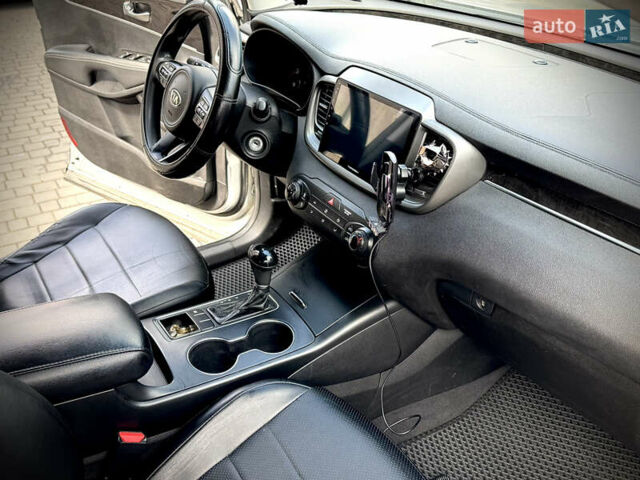 Серый Киа Соренто, объемом двигателя 2.36 л и пробегом 208 тыс. км за 14500 $, фото 10 на Automoto.ua