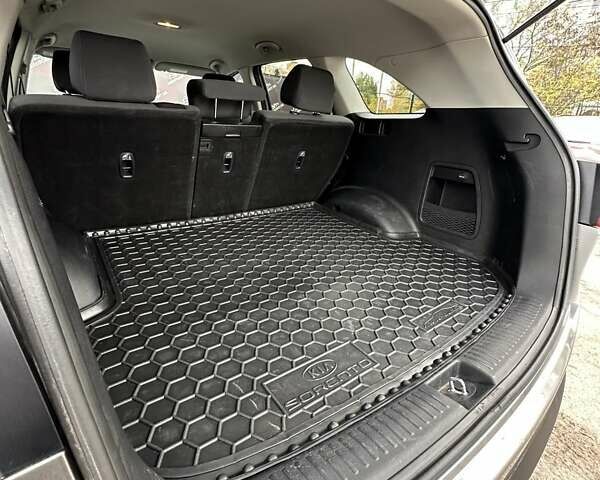 Серый Киа Соренто, объемом двигателя 2.36 л и пробегом 121 тыс. км за 14700 $, фото 10 на Automoto.ua