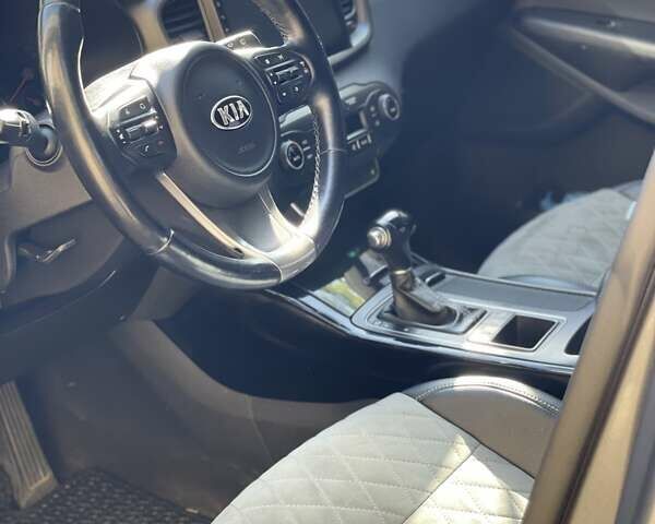 Киа Соренто 2015 в Львове на Automoto.ua Серый Киа Соренто, объемом двигателя 2.2 л и пробегом 131 тыс. км за 20500 $, фото 23 на Automoto.ua