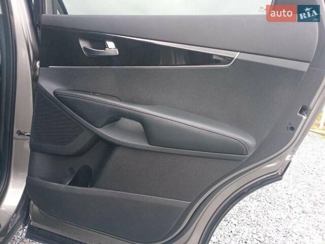 Серый Киа Соренто, объемом двигателя 3.3 л и пробегом 198 тыс. км за 16990 $, фото 23 на Automoto.ua