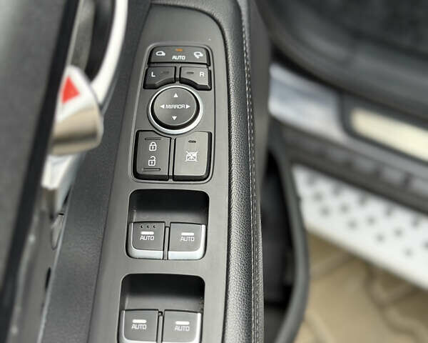 Киа Соренто 2015 в Луцке на Automoto.ua Серый Киа Соренто, объемом двигателя 2 л и пробегом 238 тыс. км за 17700 $, фото 31 на Automoto.ua