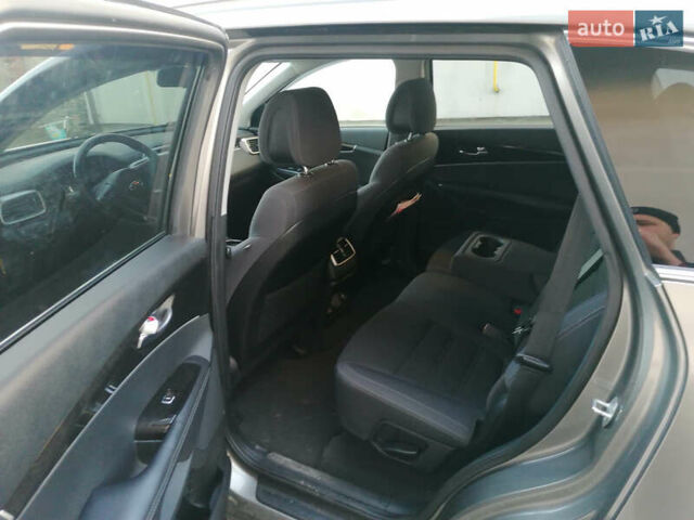 Кіа Соренто 2015 у Львові на Automoto.ua Сірий Кіа Соренто, об'ємом двигуна 2.36 л та пробігом 100 тис. км за 16000 $, фото 11 на Automoto.ua