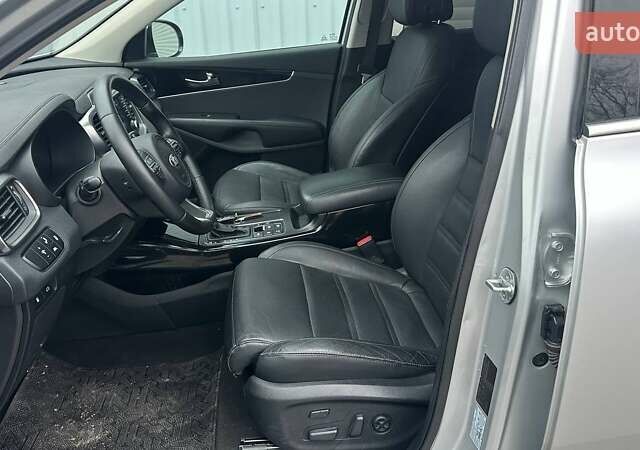 Сірий Кіа Соренто, об'ємом двигуна 2.2 л та пробігом 180 тис. км за 18500 $, фото 12 на Automoto.ua