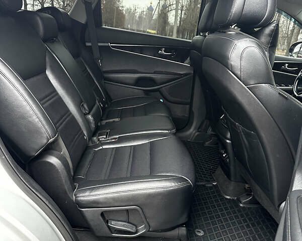 Сірий Кіа Соренто, об'ємом двигуна 2 л та пробігом 178 тис. км за 20500 $, фото 15 на Automoto.ua