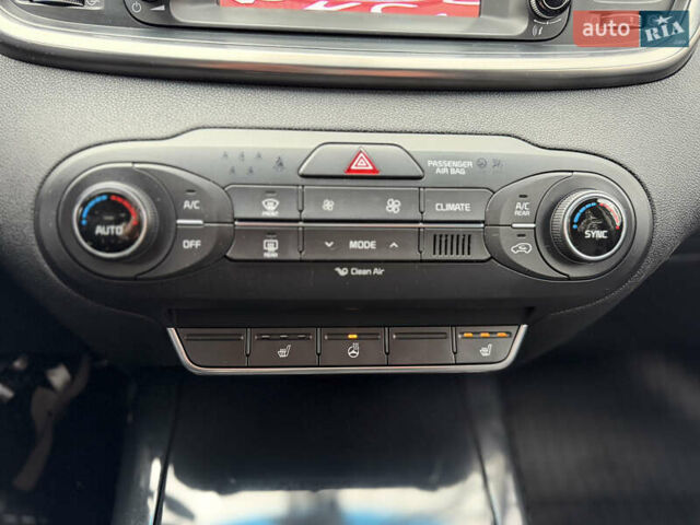 Сірий Кіа Соренто, об'ємом двигуна 2 л та пробігом 238 тис. км за 17550 $, фото 56 на Automoto.ua