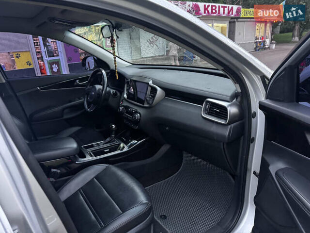 Киа Соренто 2015 в Киеве на Automoto.ua Серый Киа Соренто, объемом двигателя 0 л и пробегом 205 тыс. км за 17500 $, фото 5 на Automoto.ua