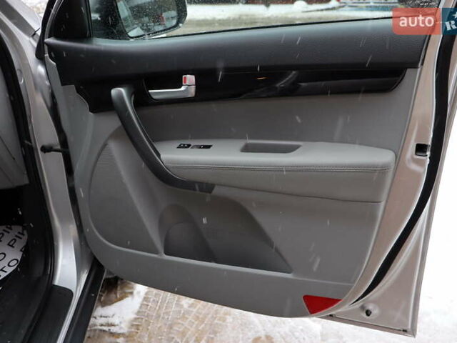 Серый Киа Соренто, объемом двигателя 2.4 л и пробегом 77 тыс. км за 12900 $, фото 45 на Automoto.ua