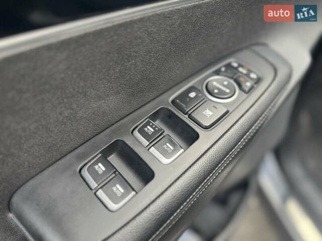 Сірий Кіа Соренто, об'ємом двигуна 2.2 л та пробігом 207 тис. км за 18800 $, фото 23 на Automoto.ua