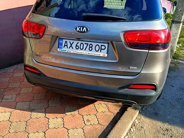 Серый Киа Соренто, объемом двигателя 2.4 л и пробегом 135 тыс. км за 14000 $, фото 3 на Automoto.ua