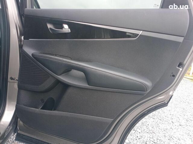 Сірий Кіа Соренто, об'ємом двигуна 3.3 л та пробігом 198 тис. км за 16990 $, фото 23 на Automoto.ua