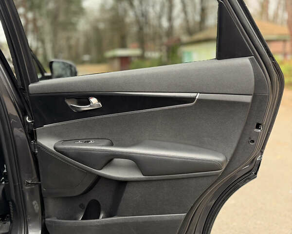 Сірий Кіа Соренто, об'ємом двигуна 2 л та пробігом 238 тис. км за 17550 $, фото 44 на Automoto.ua