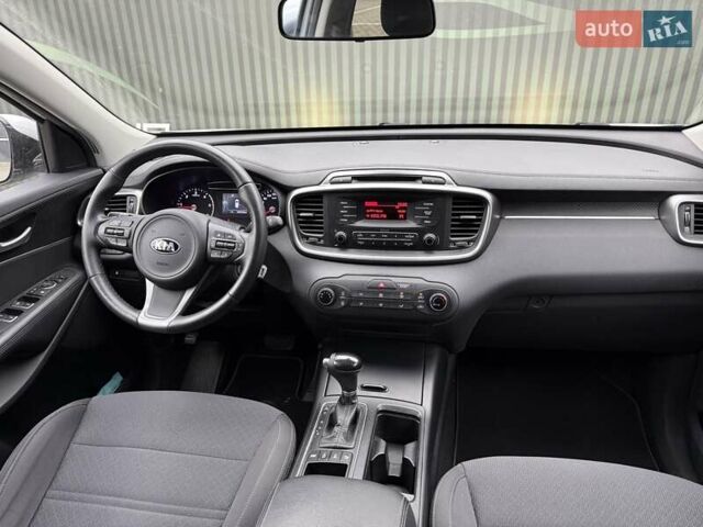 Серый Киа Соренто, объемом двигателя 2.2 л и пробегом 243 тыс. км за 19500 $, фото 25 на Automoto.ua